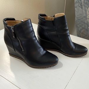 Ladies Soul Naturalizer black leather wedge booties